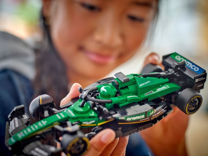 LEGO® Speed Champions 77245 Carro de Corrida Aston Martin Aramco F1® AMR24
