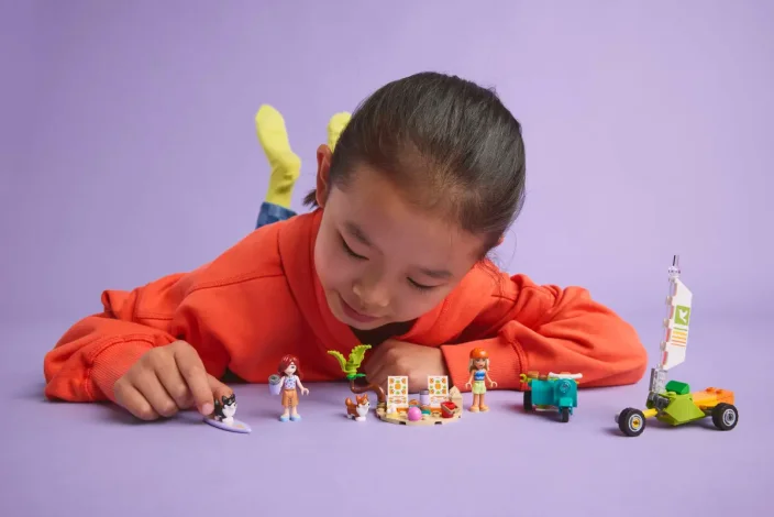 LEGO® Friends 42641 Surf- en scooterplezier met de honden