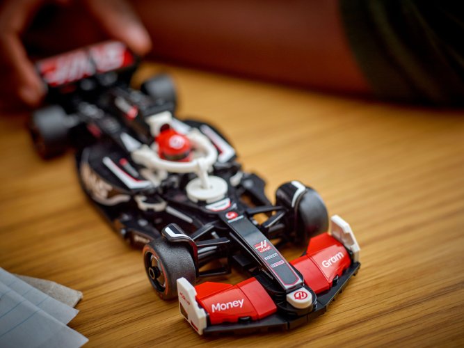 LEGO® Speed Champions 77250 Závodní auto MoneyGram Haas F1® Team VF-24