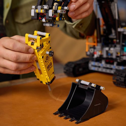 LEGO® Technic 42215 Koparka Volvo EC500 Hybrid