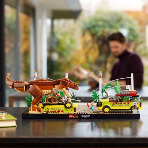 LEGO® Jurassic World™ 76956 T. rex szökése