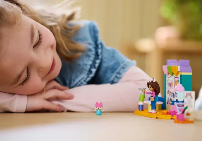 LEGO® Casa de păpuși a lui Gabby 10795 Creații meșteșugite cu Bebe Cutiuță