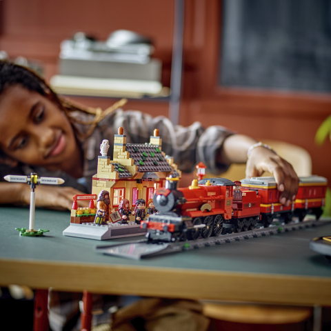 LEGO® Harry Potter TM 76423 Le Poudlard Express et la gare de Pré-au-Lard