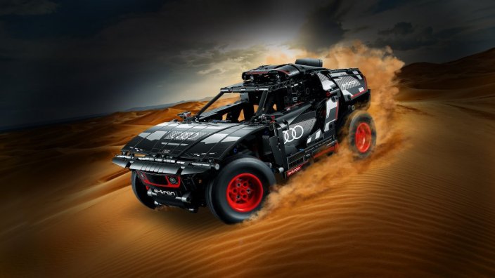 LEGO® Technic™ 42160 Audi RS Q e-tron