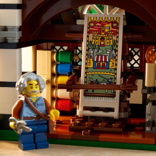 LEGO® Icons 10332 Piazza della città medievale