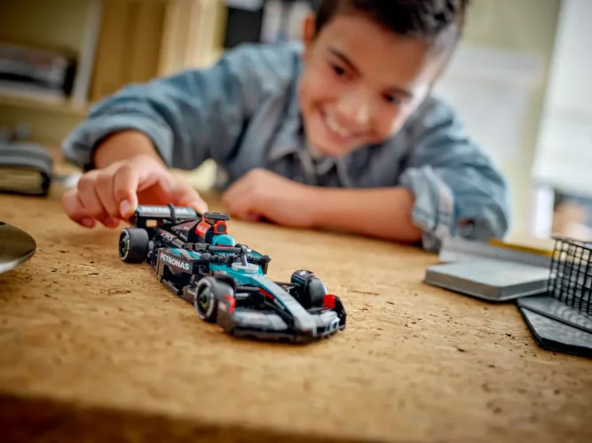 LEGO® Speed Champions 77244 Závodní auto Mercedes-AMG F1® W15