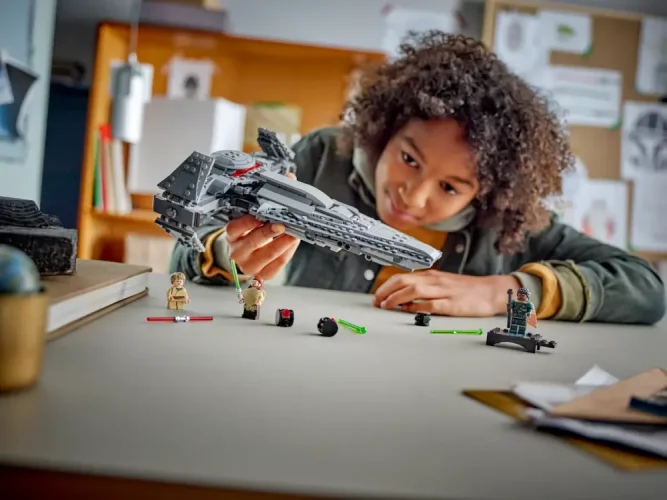 LEGO® Star Wars™ 75383 Sith Infiltrator™ di Darth Maul