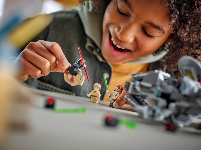 LEGO® Star Wars™ 75383 Sith Infiltrator™ di Darth Maul