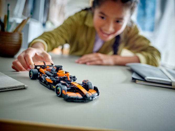 LEGO® Speed Champions 77251 Závodní auto McLaren F1® Team MCL38
