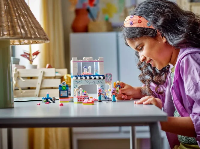 LEGO® Friends 42662 Salon fryzjerski i sklep z ozdobami