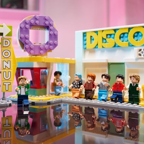 LEGO® Ideas 21339 BTS Dynamite