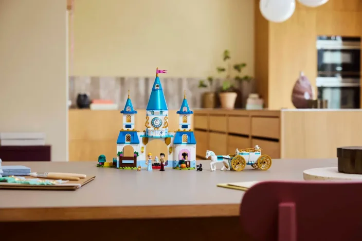 LEGO® Disney™ 43275 Castello e carrozza di Cenerentola