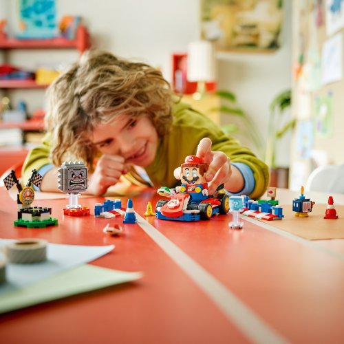 LEGO® Super Mario 72043 Mario Kart™ – LEGO® Mario™ interattivo e Kart standard