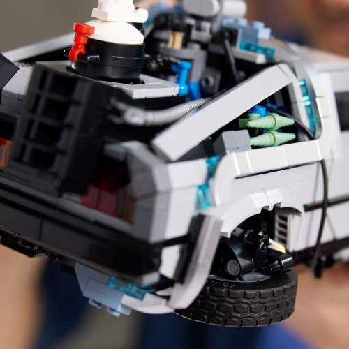 LEGO® Icons 10300 Wehikuł czasu z „Powrotu do przyszłości”