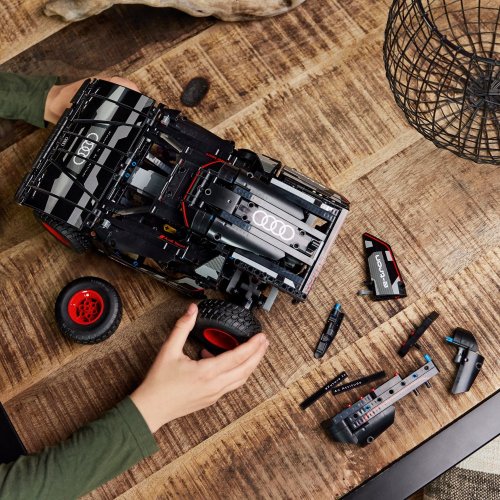 LEGO® Technic™ 42160 Audi RS Q e-tron
