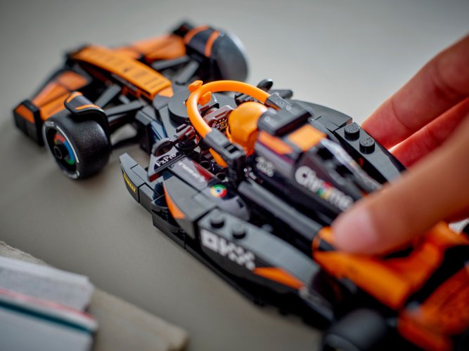 LEGO® Speed Champions 77251 Závodní auto McLaren F1® Team MCL38